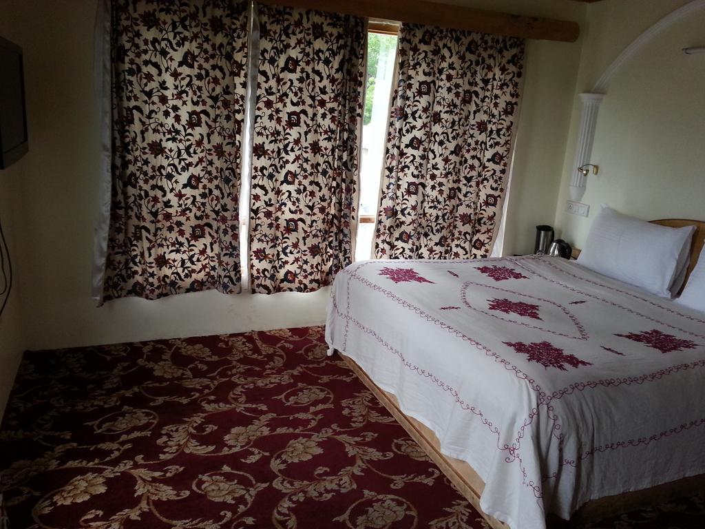 Hotel Paradise Inn Pahalgām Oda fotoğraf