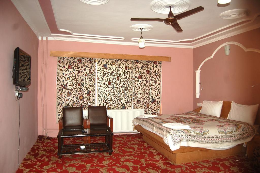 Hotel Paradise Inn Pahalgām Dış mekan fotoğraf