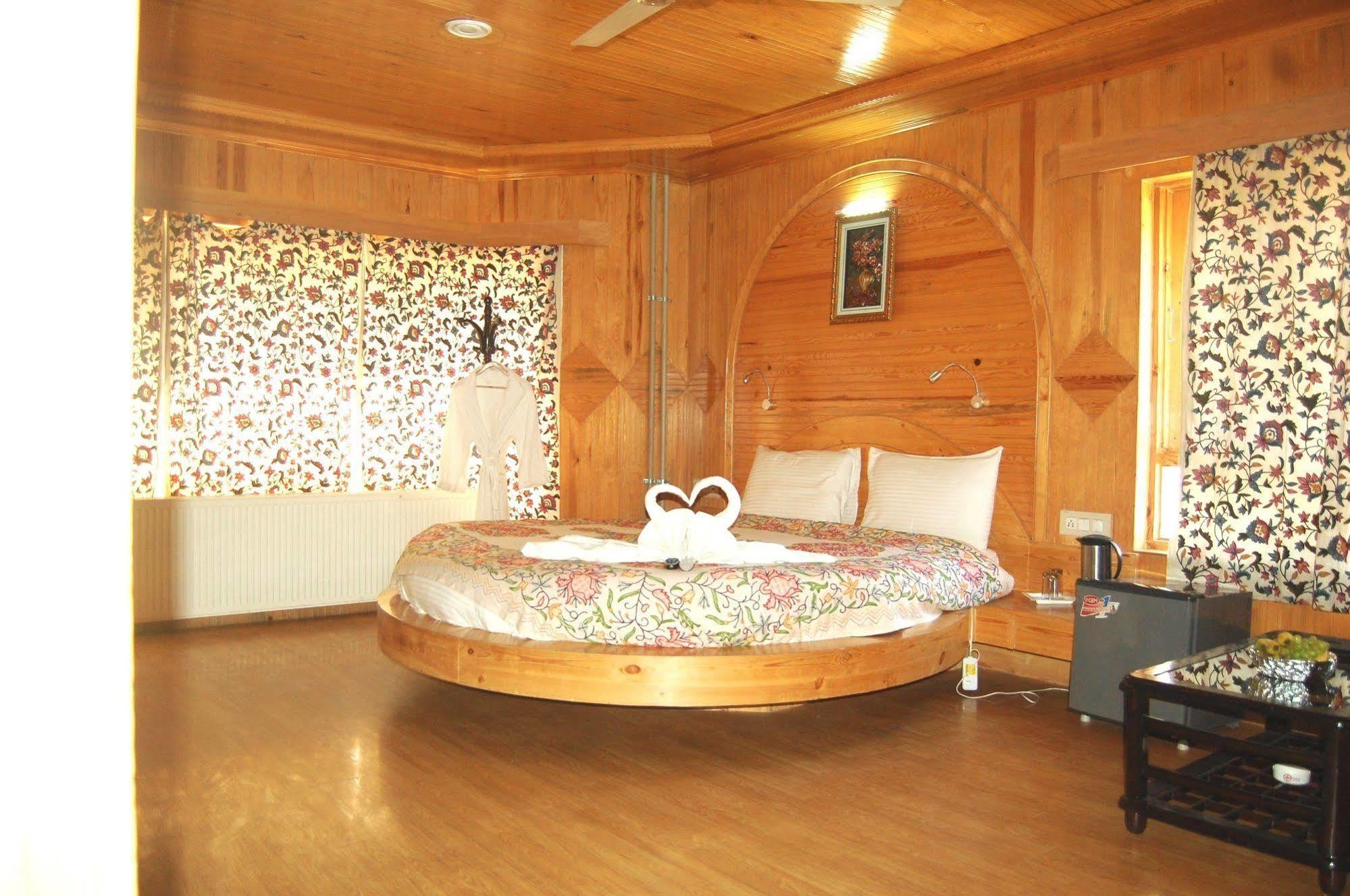 Hotel Paradise Inn Pahalgām Dış mekan fotoğraf