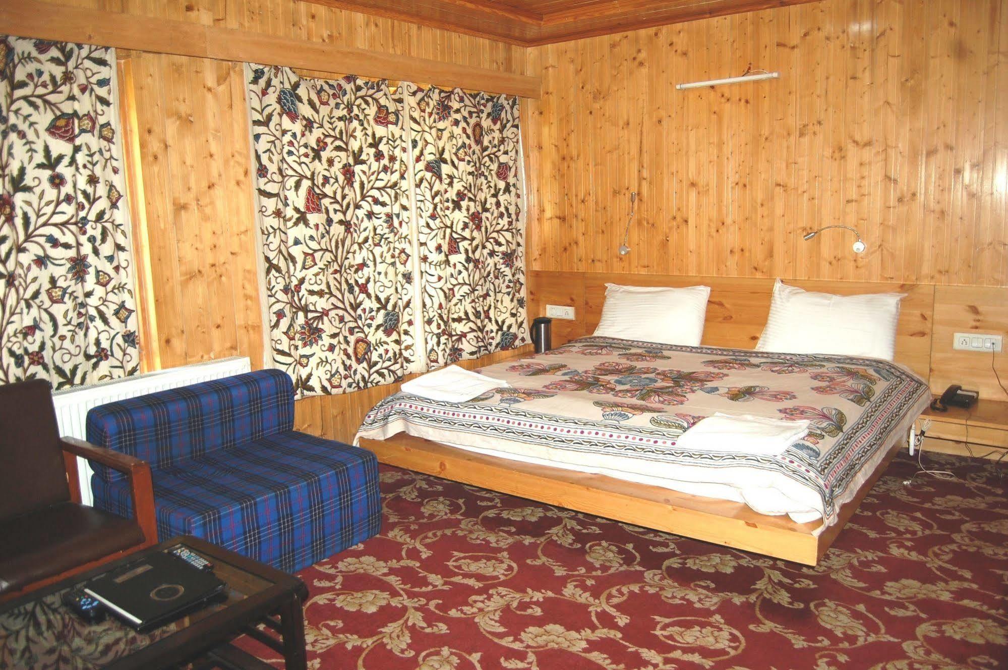 Hotel Paradise Inn Pahalgām Dış mekan fotoğraf