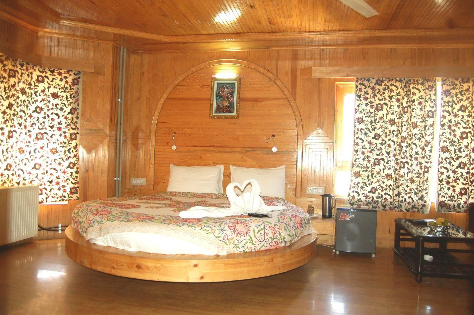 Hotel Paradise Inn Pahalgām Dış mekan fotoğraf