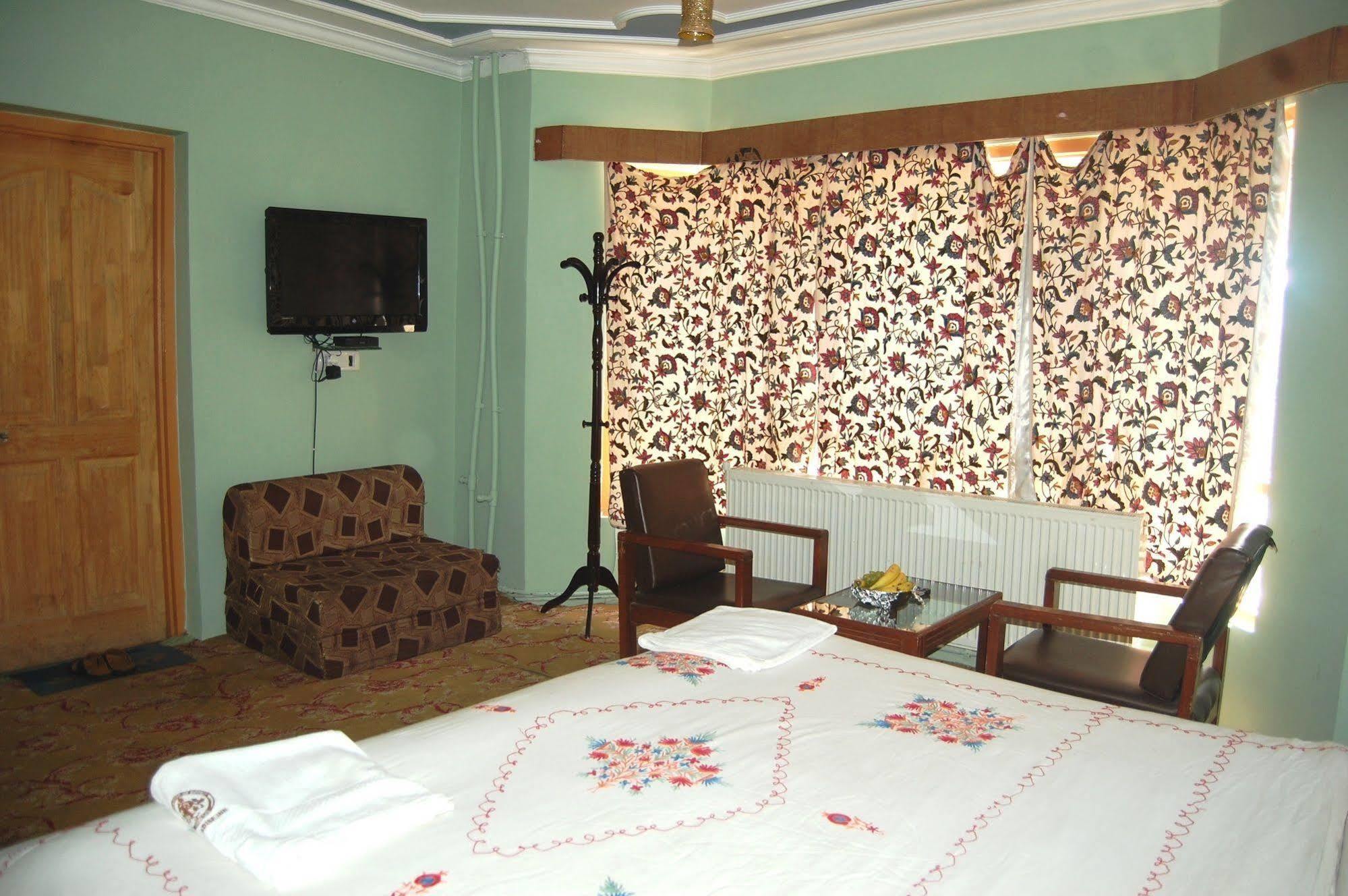 Hotel Paradise Inn Pahalgām Dış mekan fotoğraf